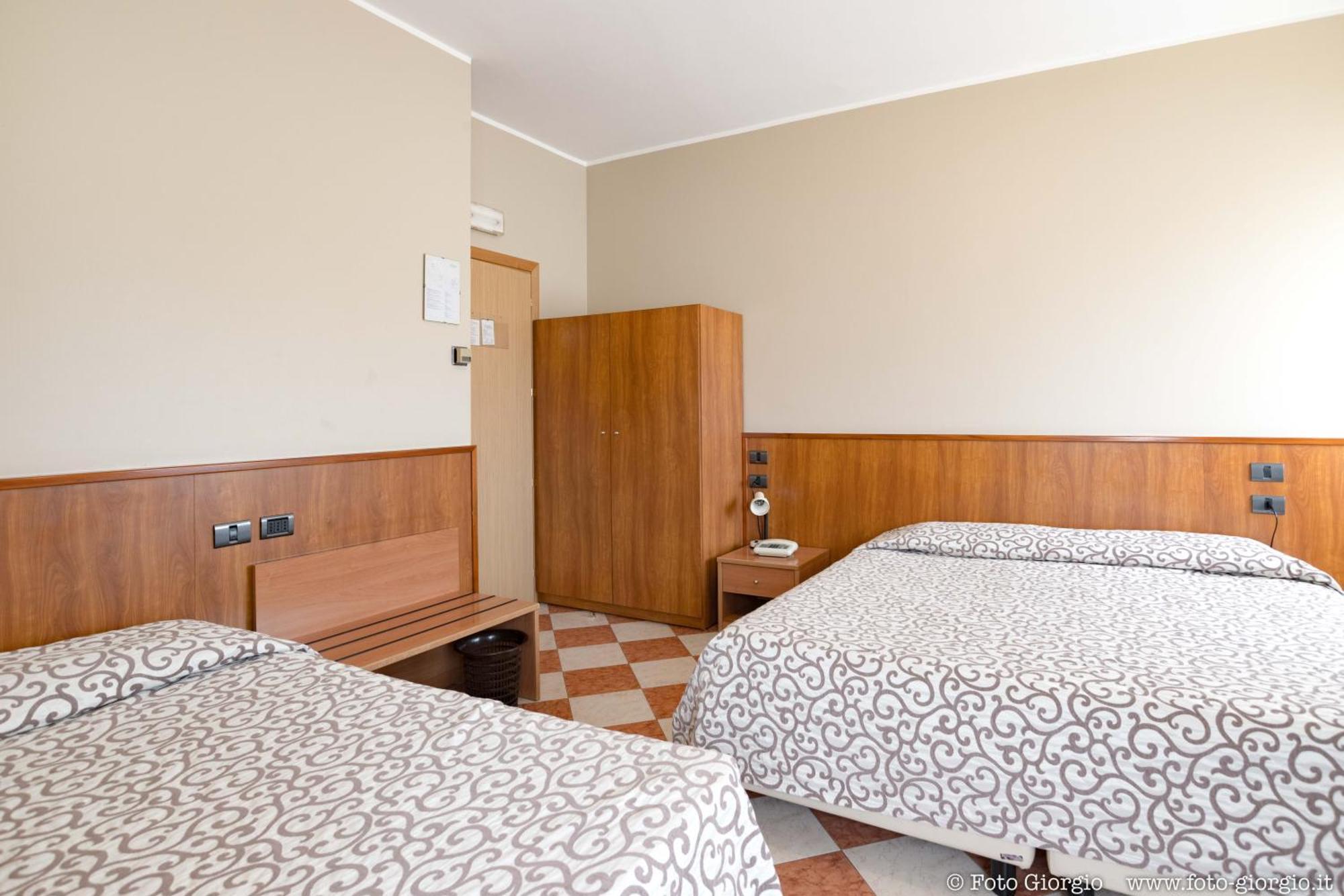 Hotel Daina Dalmine Luaran gambar