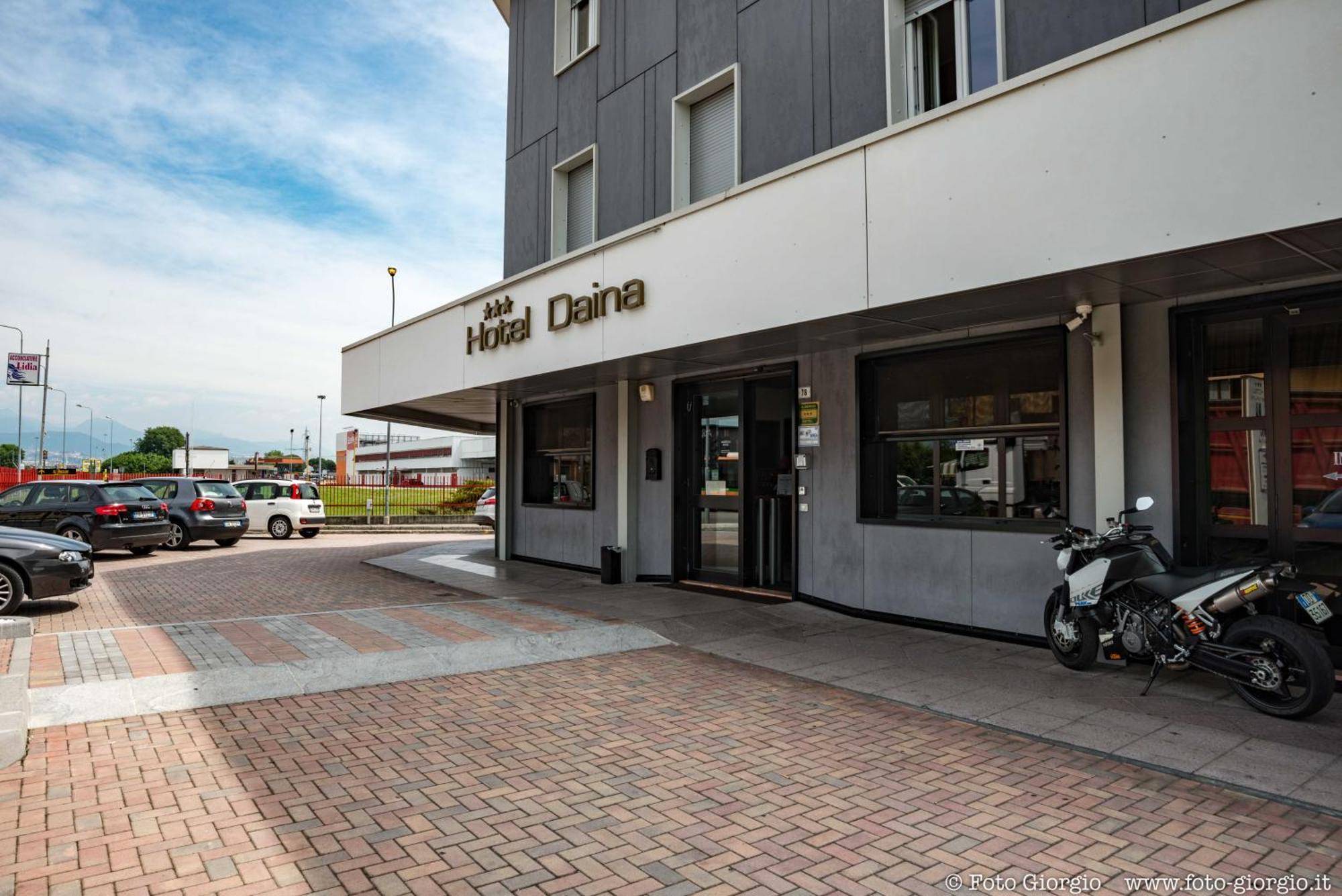 Hotel Daina Dalmine Luaran gambar