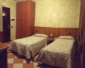 Hotel Daina Dalmine Luaran gambar