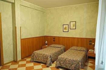 Hotel Daina Dalmine Luaran gambar